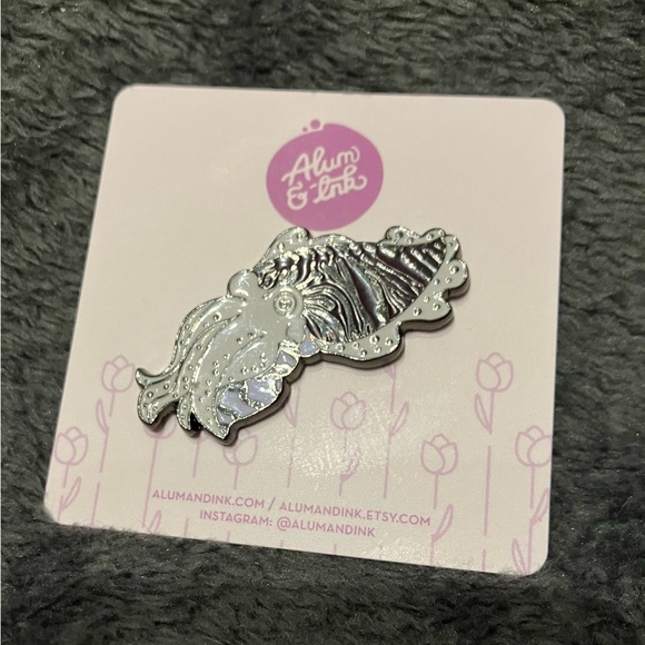 Cuttlefish Enamel Pin - Picture 3 of 5
